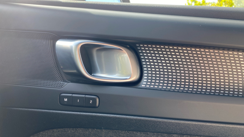 Volvo XC40 2.0 B3P Plus Dark 5dr Auto Petrol Estate